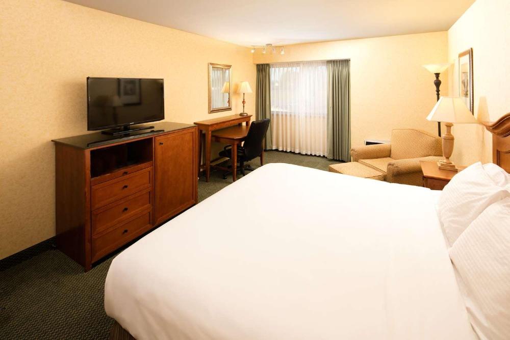 Standard King Room interior